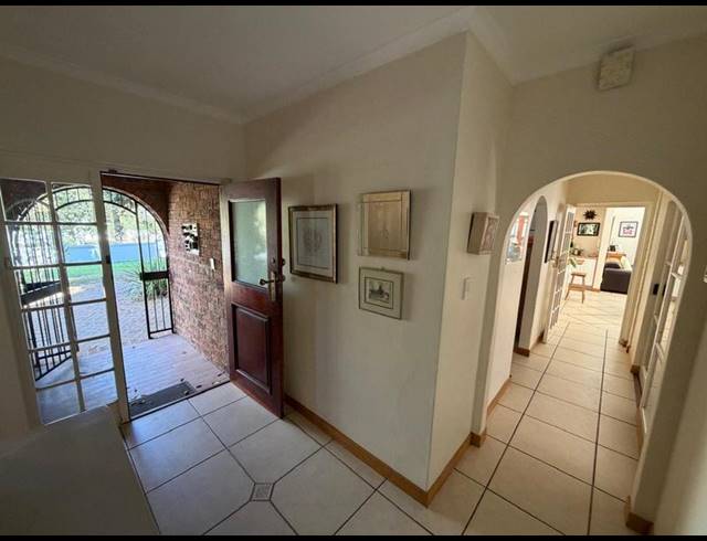 3 BEDROOM PROPERTY TO RENT IN CONSTANTIA UPPER